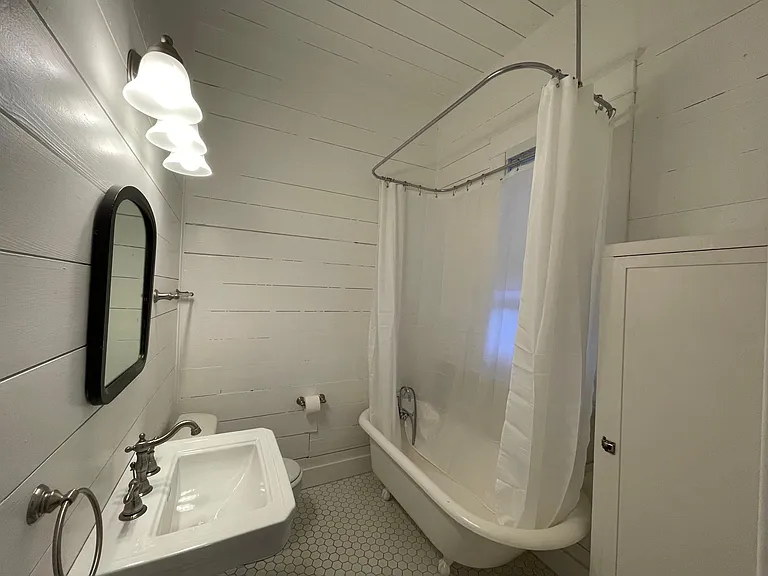 Bathroom with Clawfoot tub