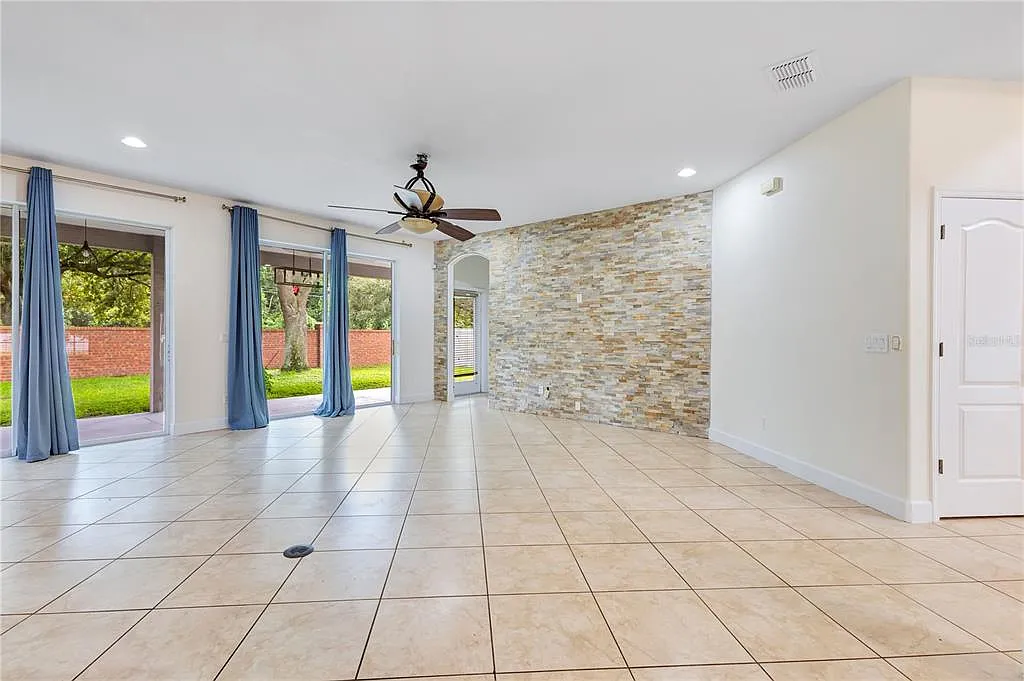 5 bed, 4.0 bath, 3602 sqft, $3,400 — Photo 4