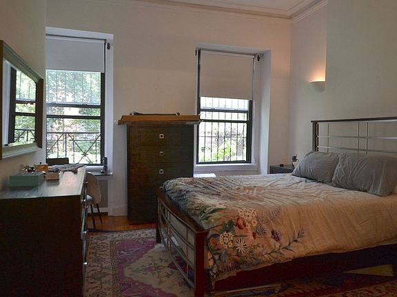 2nd image of 225 E 12th St APT 3C