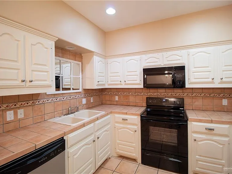 113 E Yucca Ave — Photo 8