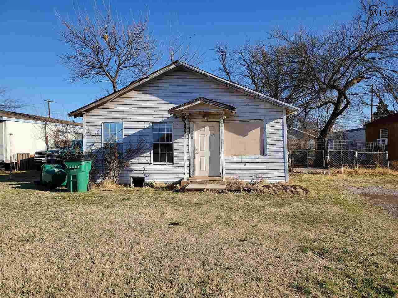 608 E Bank St, Iowa Park, TX 76367 Zillow