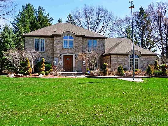 2nd image of 53172 Robinhood Dr