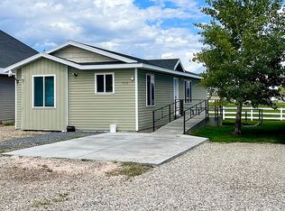 592 S Maple Dr, Garden City, UT 84028