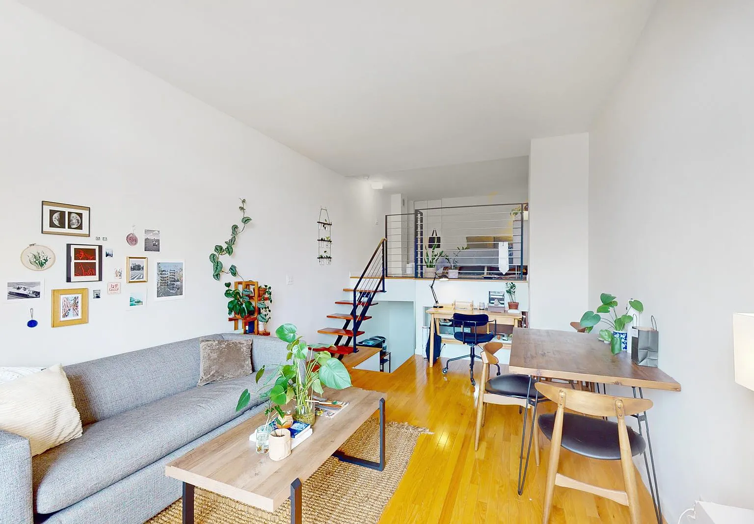184 Thompson Street — Photo 1