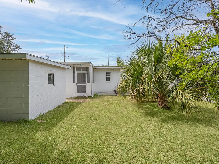 20 Rollins Ave — Photo 4