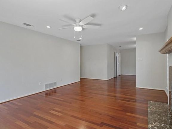 3rd image of 4826 Darla Dr