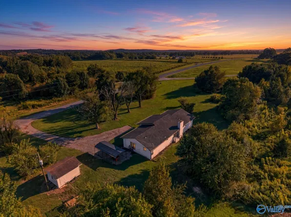 839 Isom Rd, Guntersville, AL 35976