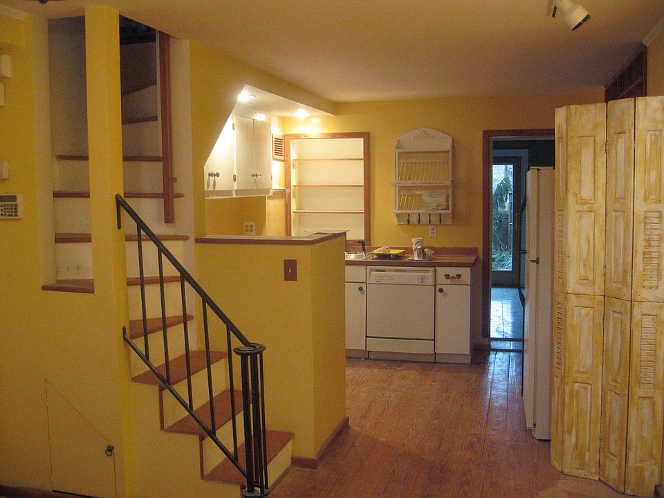 2nd image of 1523 E Fairmount Ave