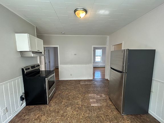 4th image of 140 Pearce St #2