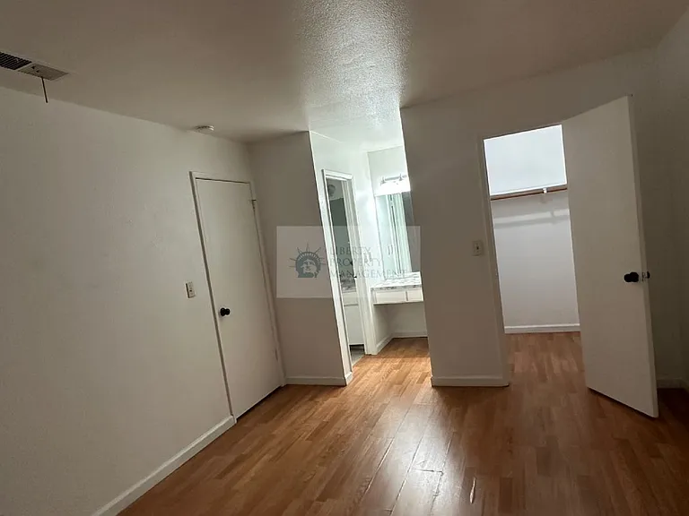 2444 Burlington Pl — Photo 7