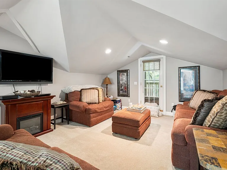 31 Cedar St — Photo 40