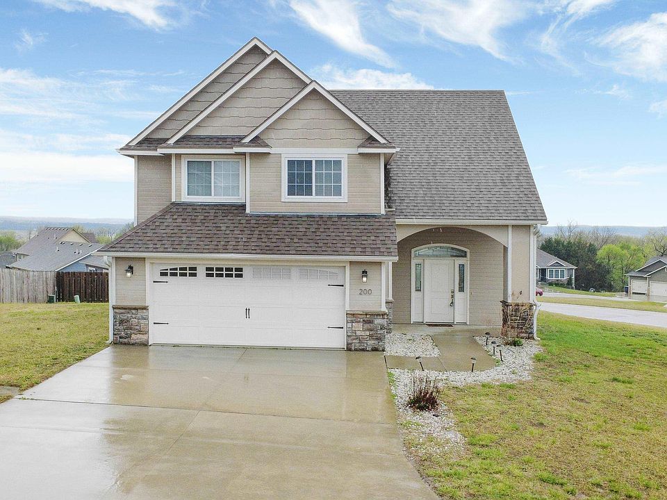 1st image of 200 Kelly Ln