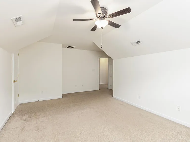 504 Queensbury Ln — Photo 29