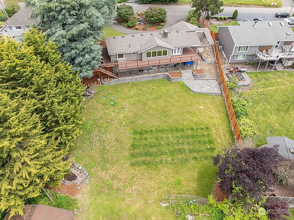 4 bedrooms, 2 bathrooms,3,000 square feet all on just shy of a half-acre lot.>