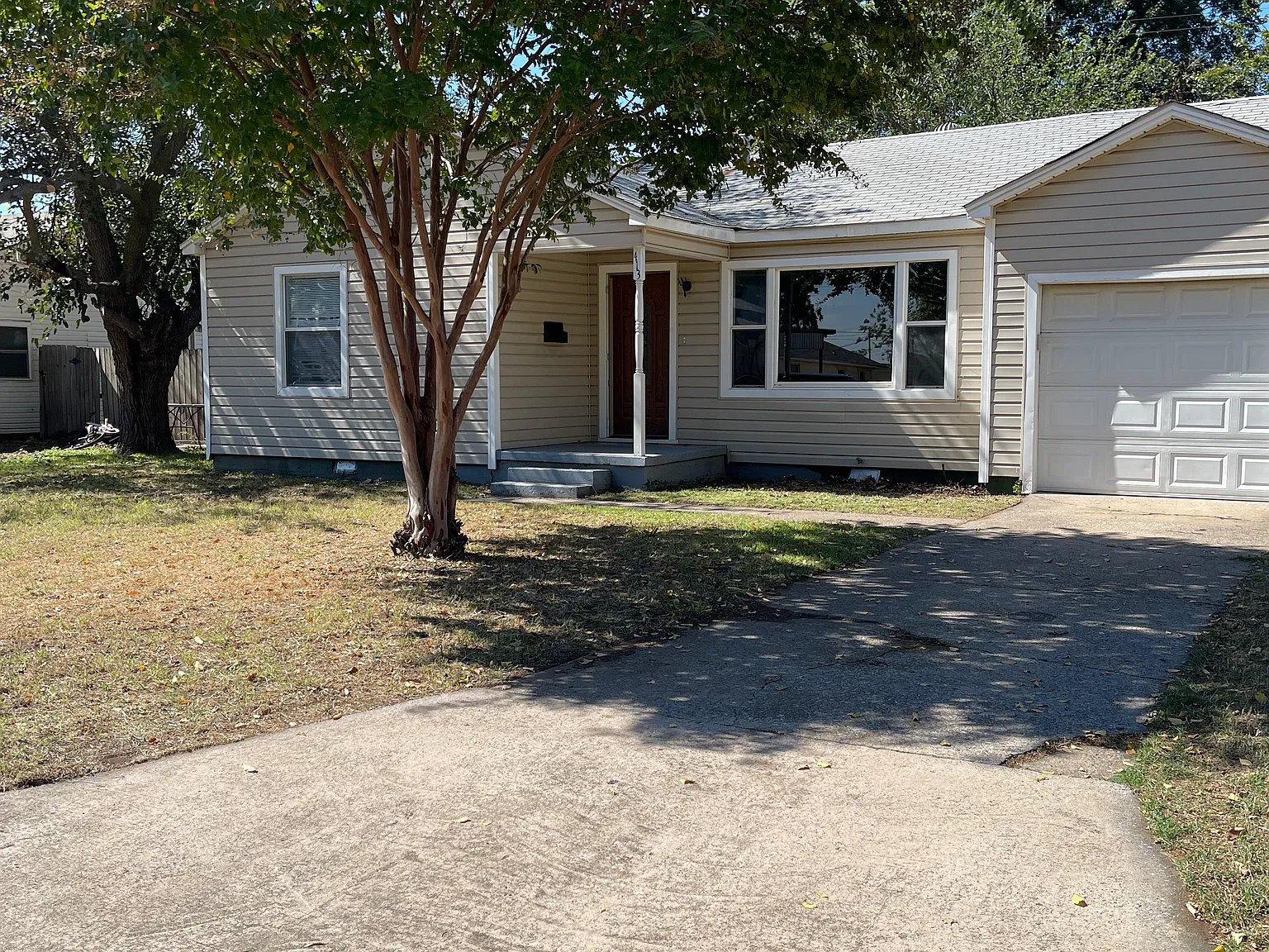 3 bed, 873 sqft, $1,300 — Photo 1