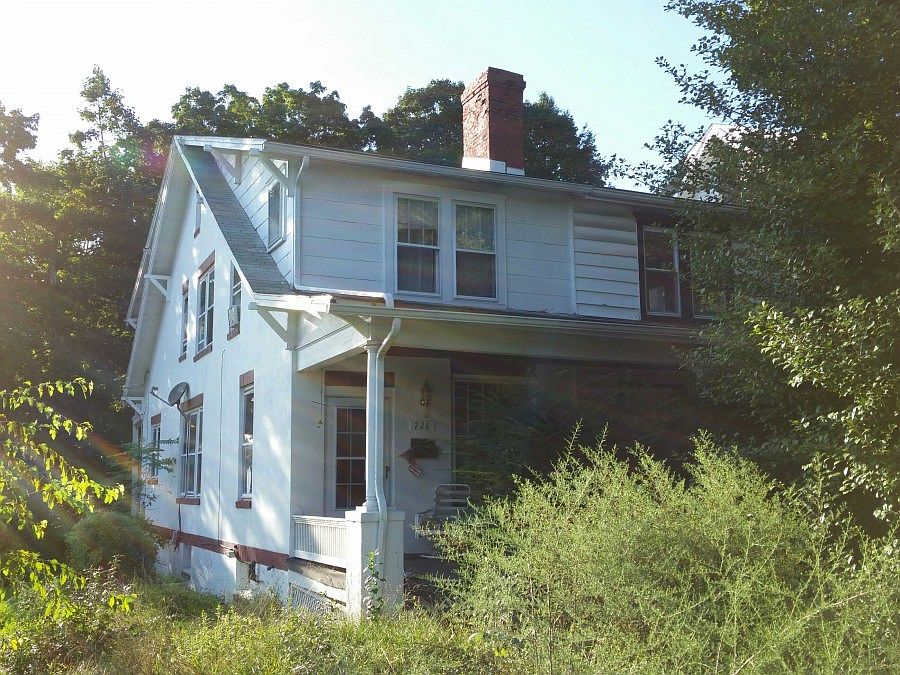 2nd image of 728 S 27th St