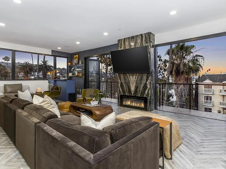 137 N Doheny Dr #4 — Photo 40