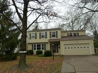 6223 Stafford Dr, North Olmsted, OH