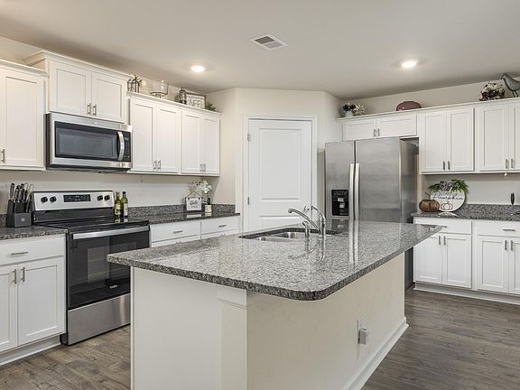3rd image of 3376 Serenity Dr NE