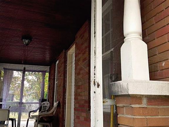 4th image of 1562 S Grand Ave