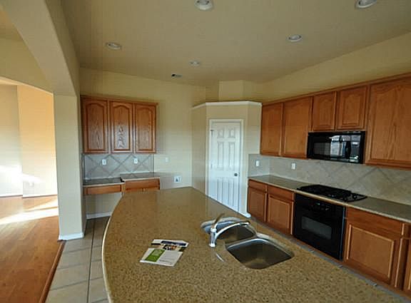 5th image of 1428 Meadowlakes Dr