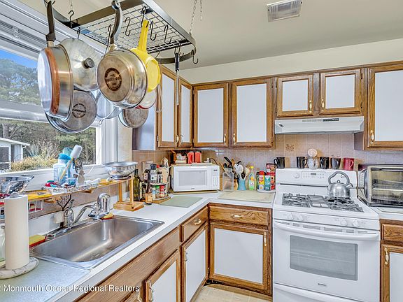 5th image of 147 Freeport Blvd