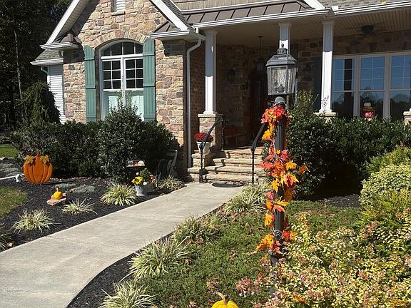 4th image of 140 W Reynolds Rd