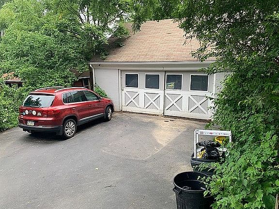 Detached garage