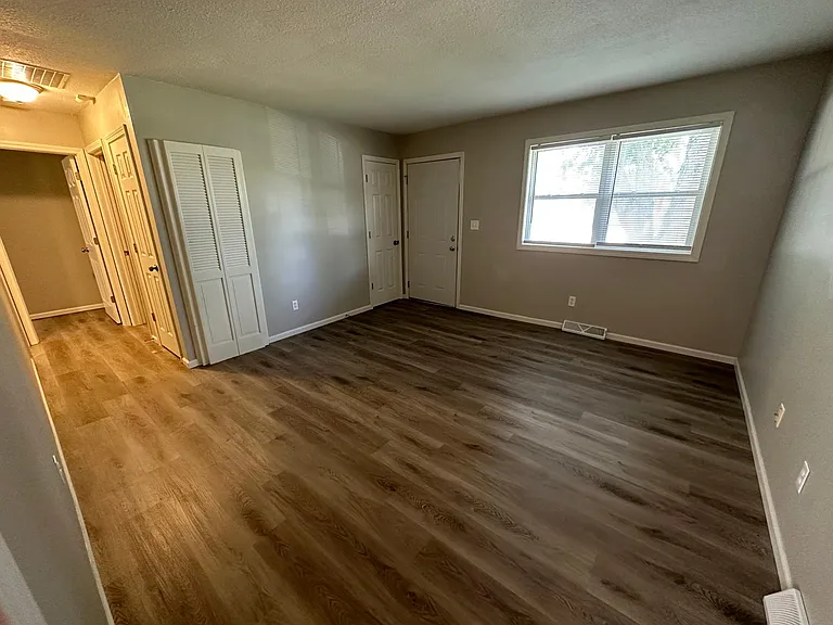 812 Wix Ln — Photo 4
