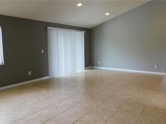 4th image of 1041 Alameda Dr