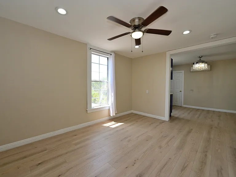 328 E Olive Ave — Photo 11