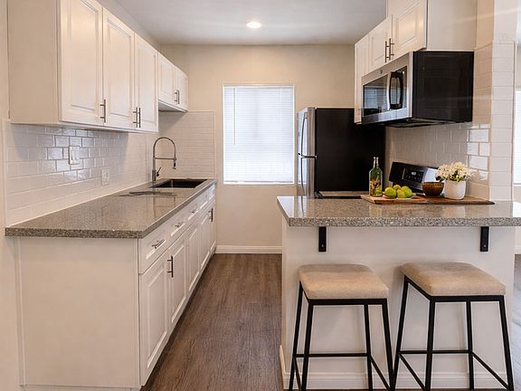 3rd image of 514 S Flower St #8