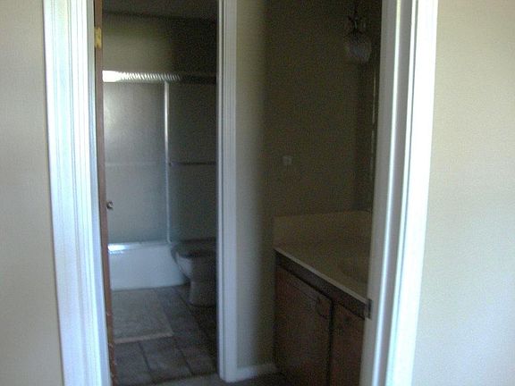 4th image of 113 E Martial Ave