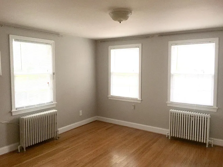 1501 N Rhodes St — Photo 6