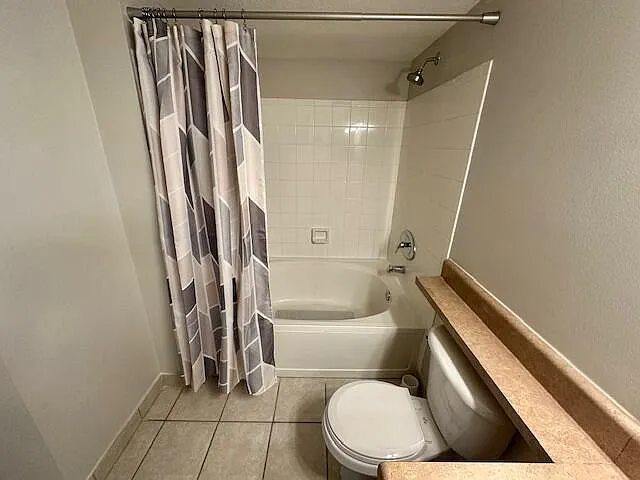 402 Villa Cir #402 — Photo 13
