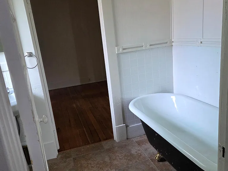 203 E Market Ave — Photo 12