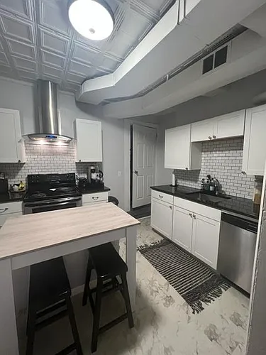 27 Cowan St #1 Photo 1