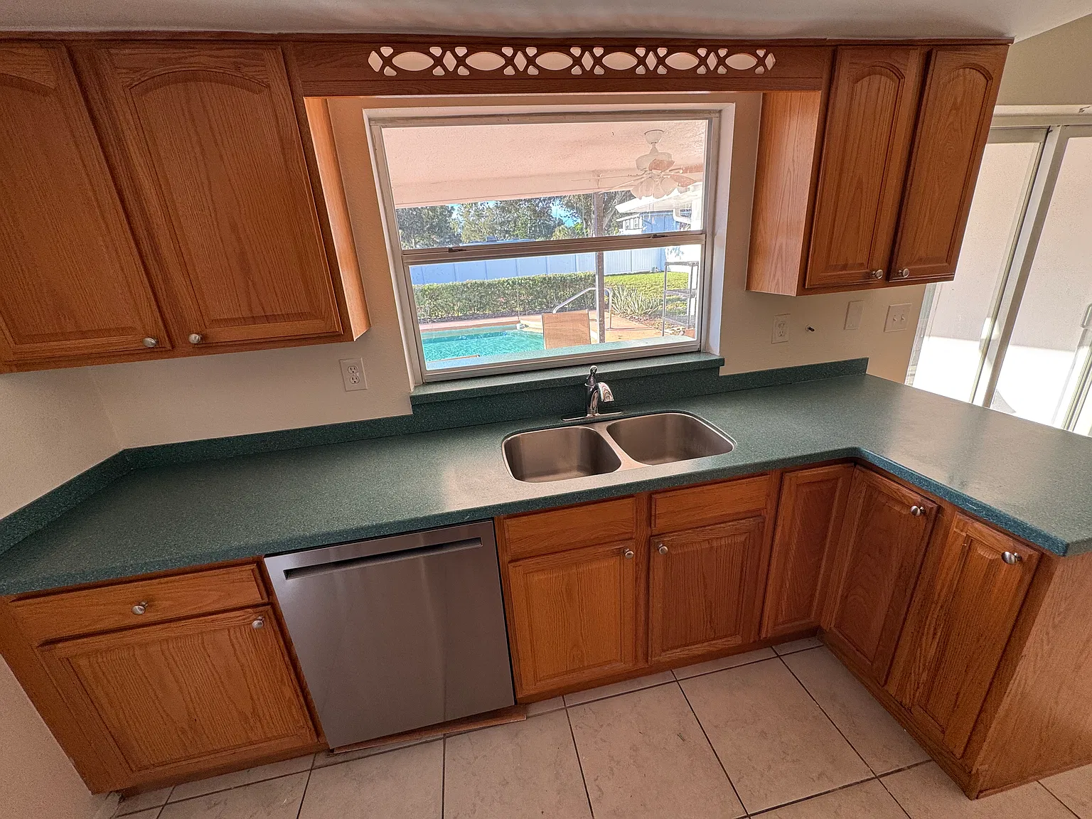 4 bed, 1700 sqft, $3,600 — Photo 3