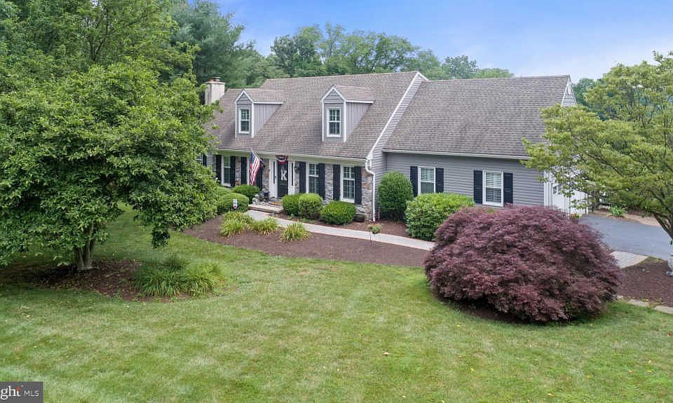 1st image of 120 Cold Springs Dr