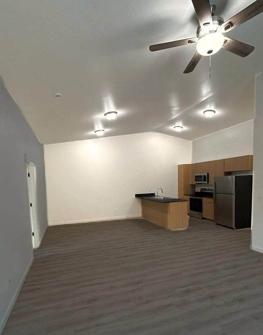37th Court Duplex — Photo 4