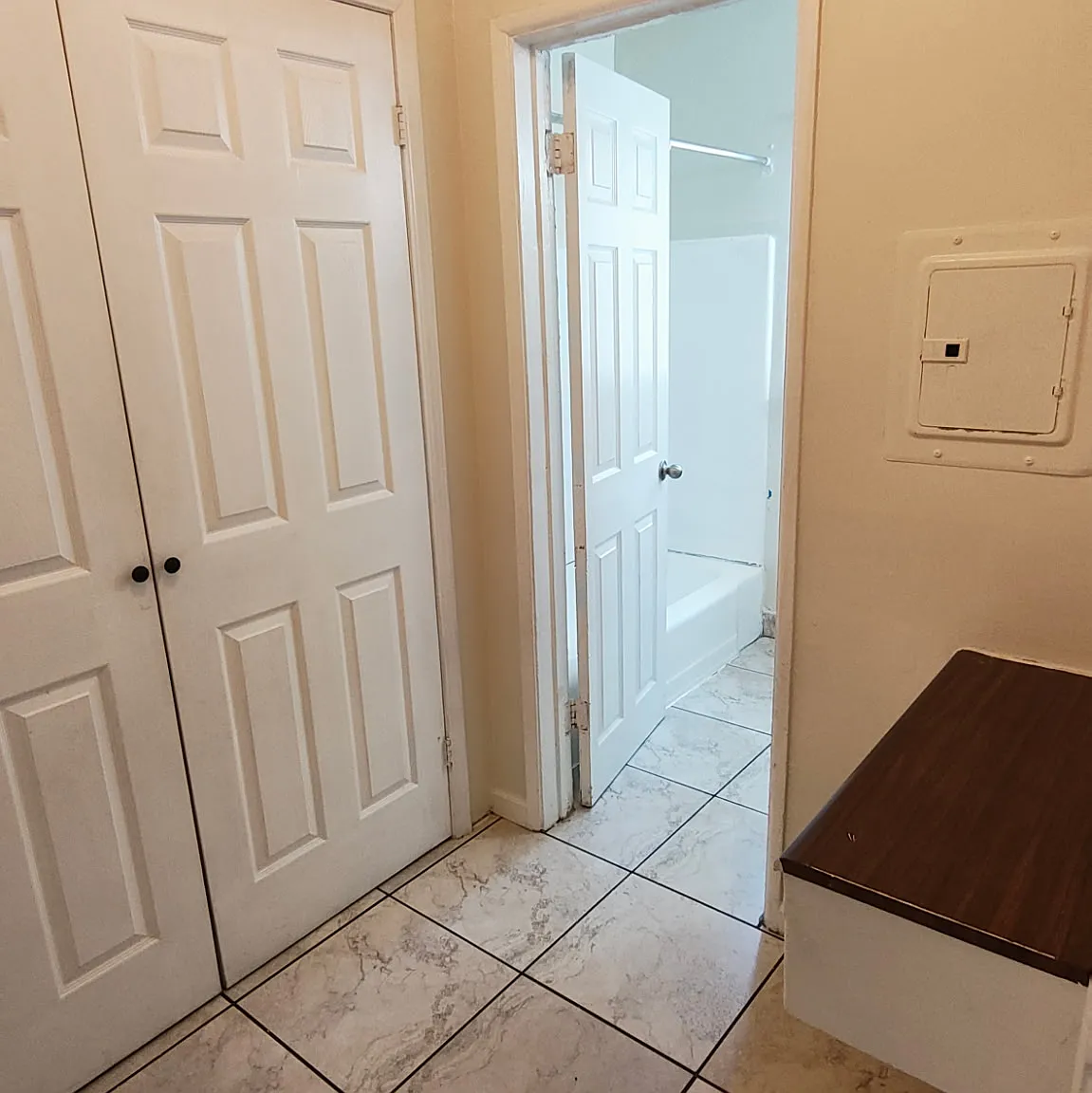 Studio, 650 sqft, $1,800 — Photo 2