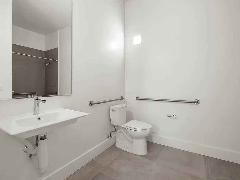 1545 32nd St #106 — Photo 2