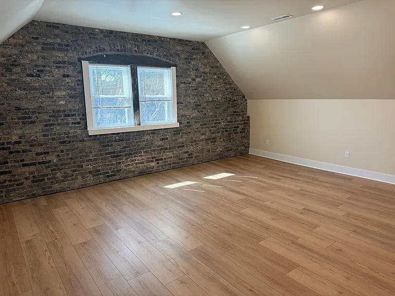 815 E Locust St — Photo 19