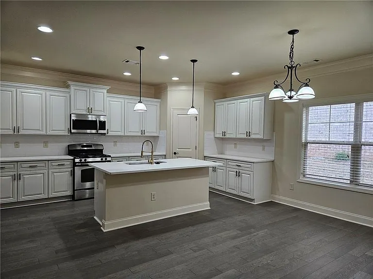 3155 Stonecrest Dr — Photo 8