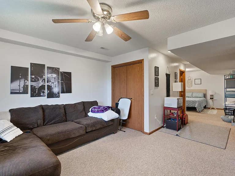 607 SE Tower Ct — Photo 15