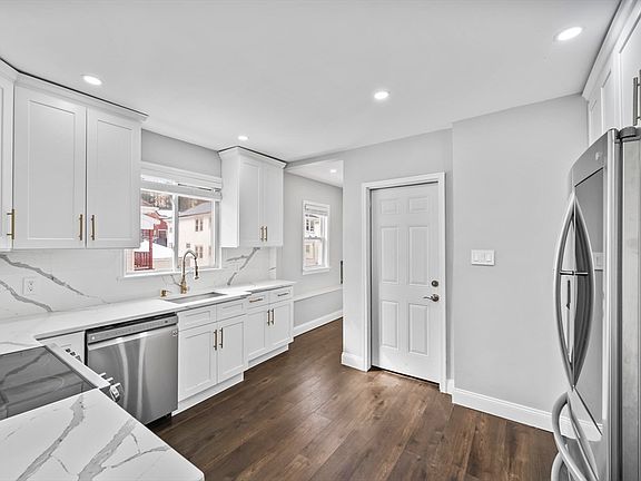 4th image of 8 Hillview Ave