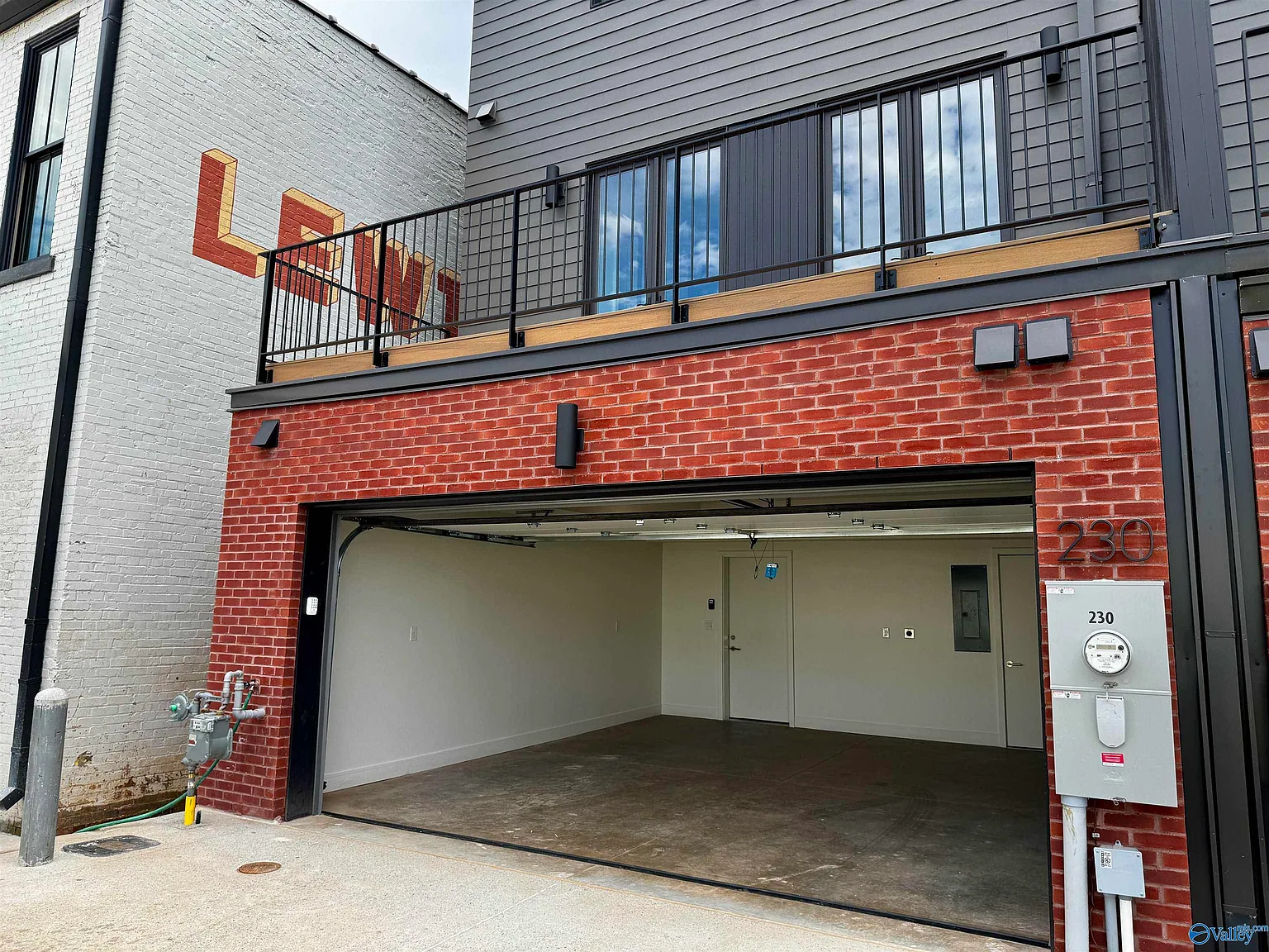 2 bed, 2.5 bath, 2900 sqft, $3,995 — Photo 4