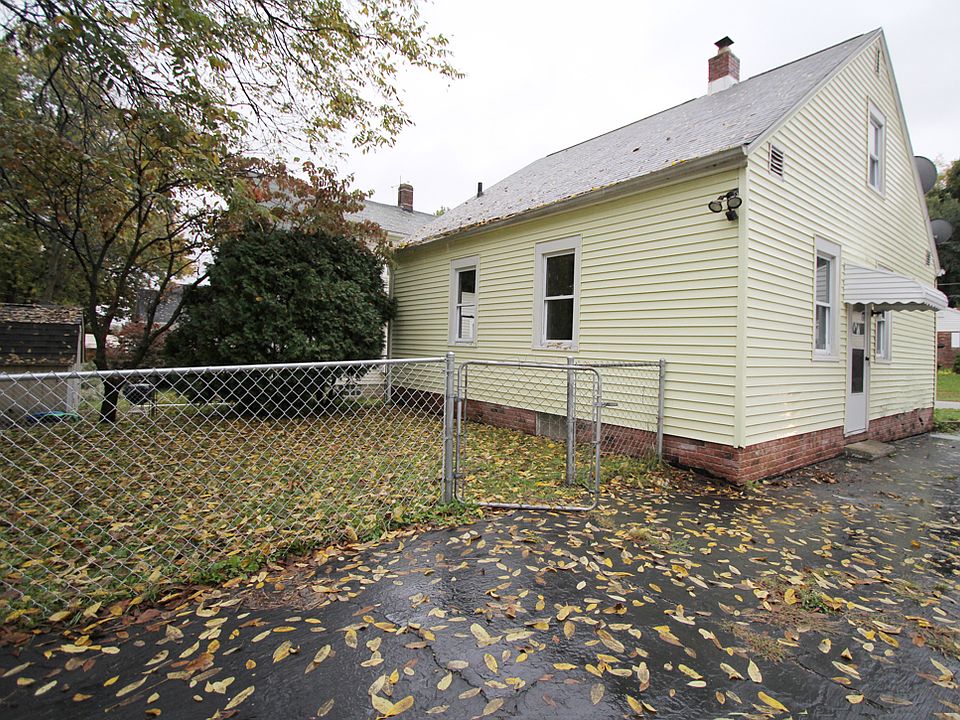 1st image of 153 Oakwood St