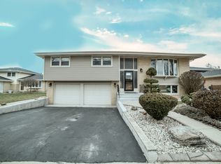 10612 S Terry Dr, Palos Hills, IL