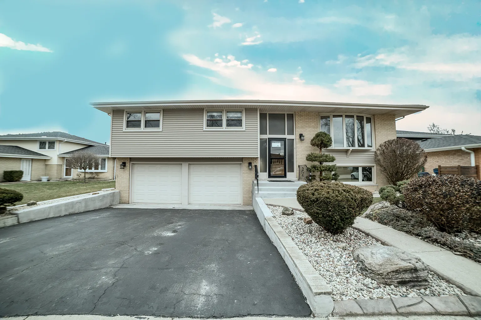 10612 S Terry Dr photo 1